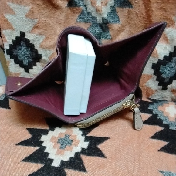 Coach Women's Beige Wallet - Picture 6 of 8